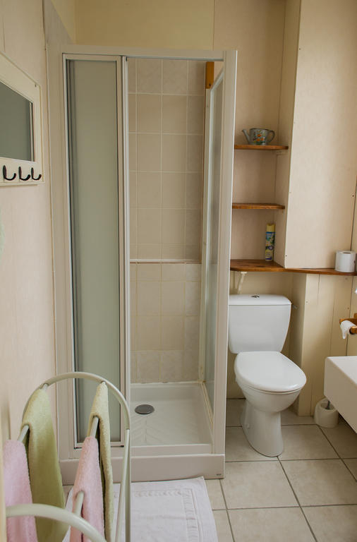Chambres D'Hotes Sur La Courtine De Coucy Phòng bức ảnh